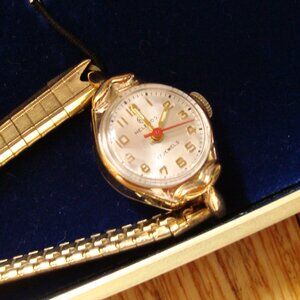 VINTAGE LADY WIND UP HELBROS ,RUN GREAT